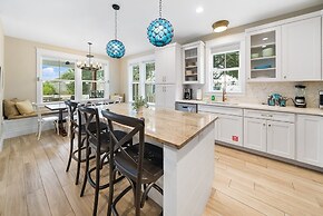 Bid-a-wee Beach Bungalow 3 Bedroom Home by RedAwning