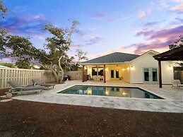 Bid-a-wee Beach Bungalow 3 Bedroom Home by RedAwning