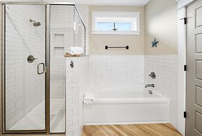 Bid-a-wee Beach Bungalow 3 Bedroom Home by RedAwning