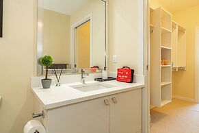 Lovely Oasis near Waterfront & Downtown