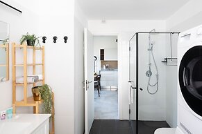 Chic Urban Getaway with Balcony & Mamad by Sea N Rent