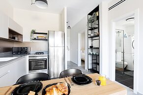 Chic Urban Getaway with Balcony & Mamad by Sea N Rent