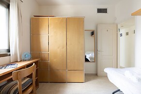 Bright Pearl For Exploring Tel-Aviv