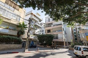 Bright Pearl For Exploring Tel-Aviv