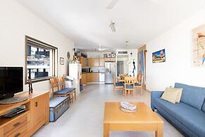 Bright Pearl For Exploring Tel-Aviv