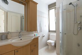 Bright Pearl For Exploring Tel-Aviv