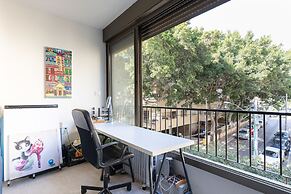 Bright Pearl For Exploring Tel-Aviv