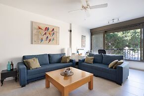 Bright Pearl For Exploring Tel-Aviv