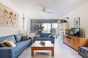 Bright Pearl For Exploring Tel-Aviv