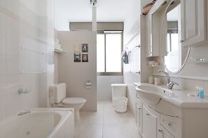 Bright Pearl For Exploring Tel-Aviv