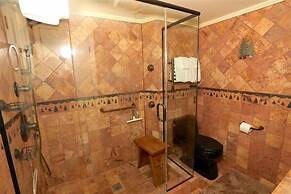 Seven Springs 1 Bedroom Premium Condo, Walking Distance to Slopes by R