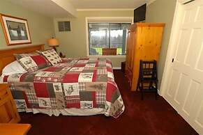 Seven Springs 1 Bedroom Premium Condo, Walking Distance to Slopes by R