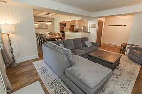 Seven Springs 2 Bedroom Premium Condo, Pet Friendly! by RedAwning - Sa