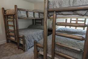 Seven Springs 2 Bedroom Premium Condo, Pet Friendly! by RedAwning - Sa