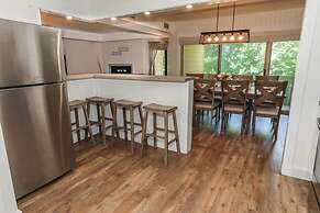 Seven Springs 2 Bedroom Premium Condo, Pet Friendly! by RedAwning - Sa