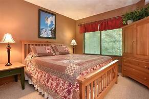 Seven Springs 2 Bedrooms Premium Condo, fireplace and a view by RedAwn