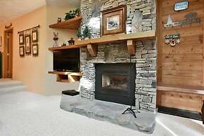Seven Springs 2 Bedrooms Premium Condo, fireplace and a view by RedAwn