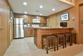 Seven Springs 2 Bedrooms Premium Condo, fireplace and a view by RedAwn