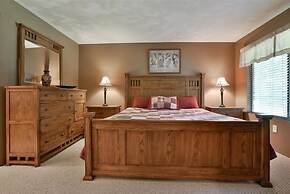 Seven Springs 2 Bedrooms Premium Condo, fireplace and a view by RedAwn