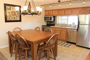 Seven Springs 1 Bedroom Deluxe Condo, Pet Friendly! by RedAwning - Sav