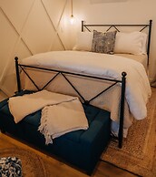 Mountainside Lodging & Retreats