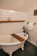 Mountainside Lodging & Retreats