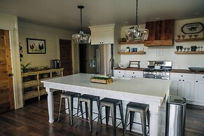 Mountainside Lodging & Retreats