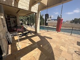 Grace Holon Villa & Pool