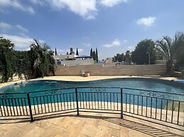 Grace Holon Villa & Pool