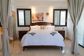 Grace Holon Villa & Pool