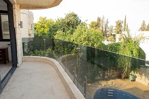 Grace Holon Villa & Pool