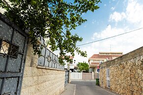 Grace Holon Villa & Pool