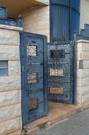 Grace Holon Villa & Pool