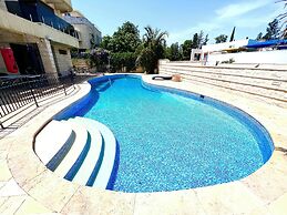 Grace Holon Villa & Pool