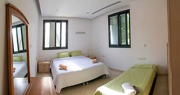 Grace Holon Villa & Pool