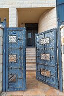 Grace Holon Villa & Pool