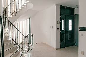 Grace Holon Villa & Pool