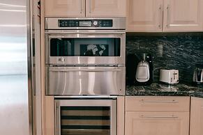 Grace Holon Villa & Pool