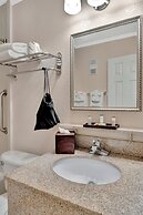 Seaside Luxury Oasis with balcony