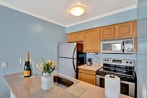 Seaside Luxury Oasis with balcony