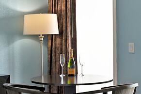 Seaside Luxury Oasis with balcony