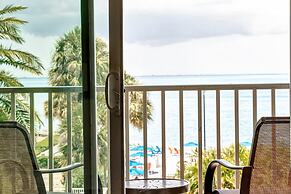 Seaside Luxury Oasis with balcony