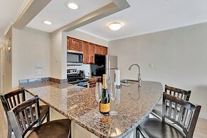 Seaside Luxury Oasis with balcony