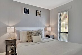 Seaside Luxury Oasis with balcony