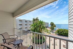 Seaside Luxury Oasis with balcony