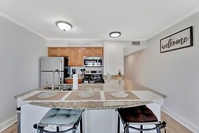 Seaside Luxury Oasis with balcony