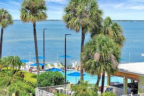 Seaside Luxury Oasis with balcony