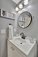 Seaside Luxury Oasis with balcony