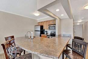 Seaside Luxury Oasis with balcony