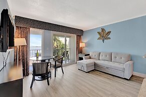 Seaside Luxury Oasis with balcony